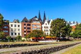 Kölner Altstadt mit Domspitzen