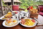 Frühstück in der Lisu Lodge